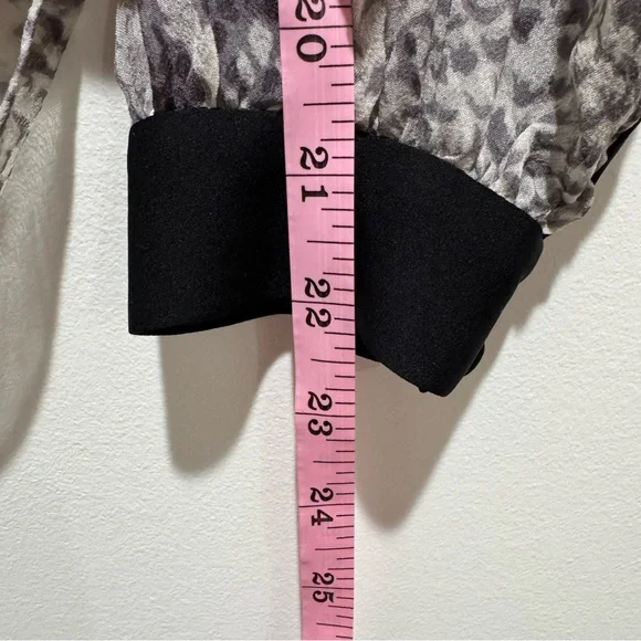 Diane von Furstenberg Lane Silk Chiffon Snake Print Blouse‎ – Size 2 - Picture 13 of 14